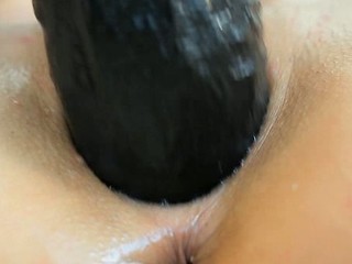 Beauty is using playful fingers and large sextoy to get agonorgasmos